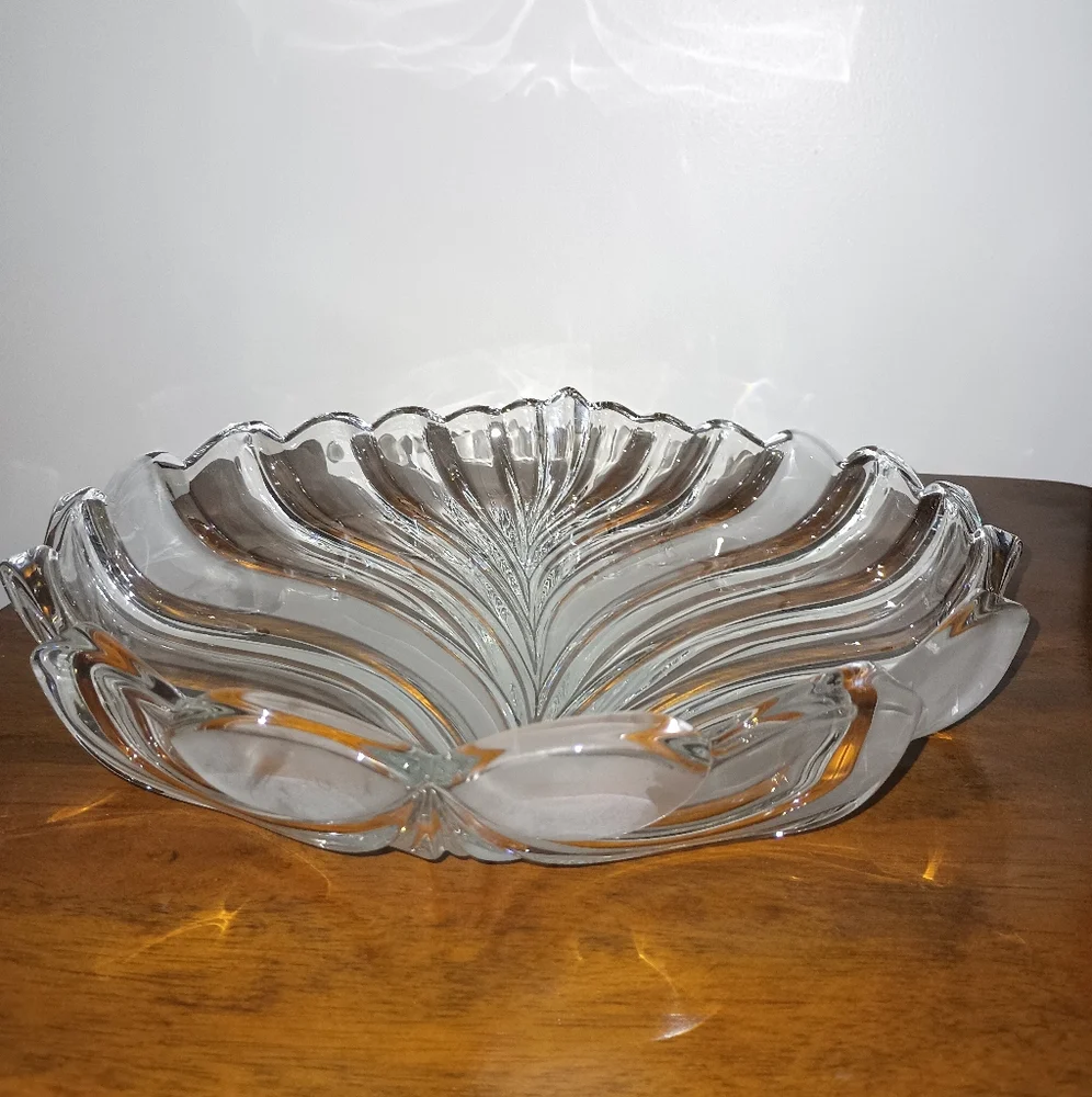 Mikasa Bolero Elegant Glass Leaf-Shape‎ Platter 11